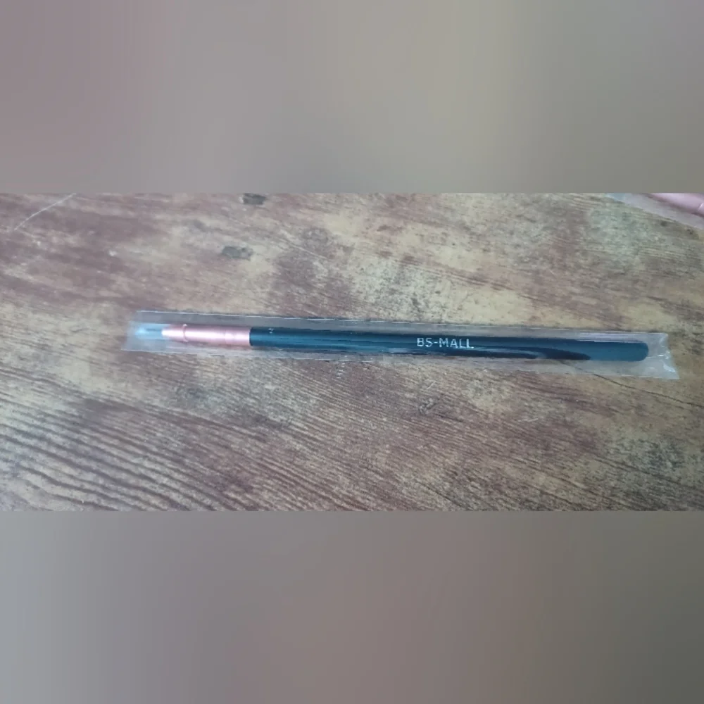 N/A makeup brush